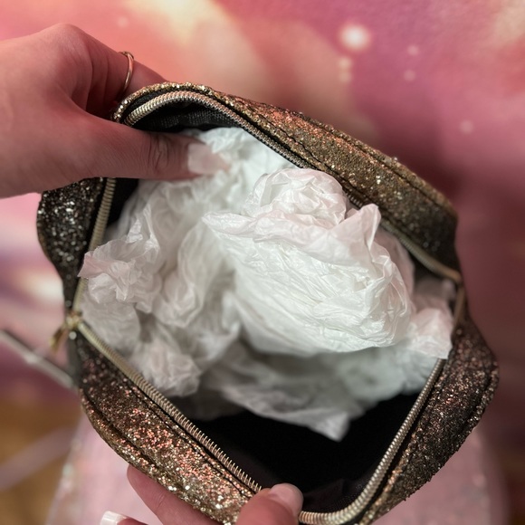 NEW GLAM beauty make-up bag. Sparkly gold and black. - Picture 6 of 6